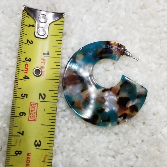 Multi-Color Plastic Earrings - Picture 3 of 3